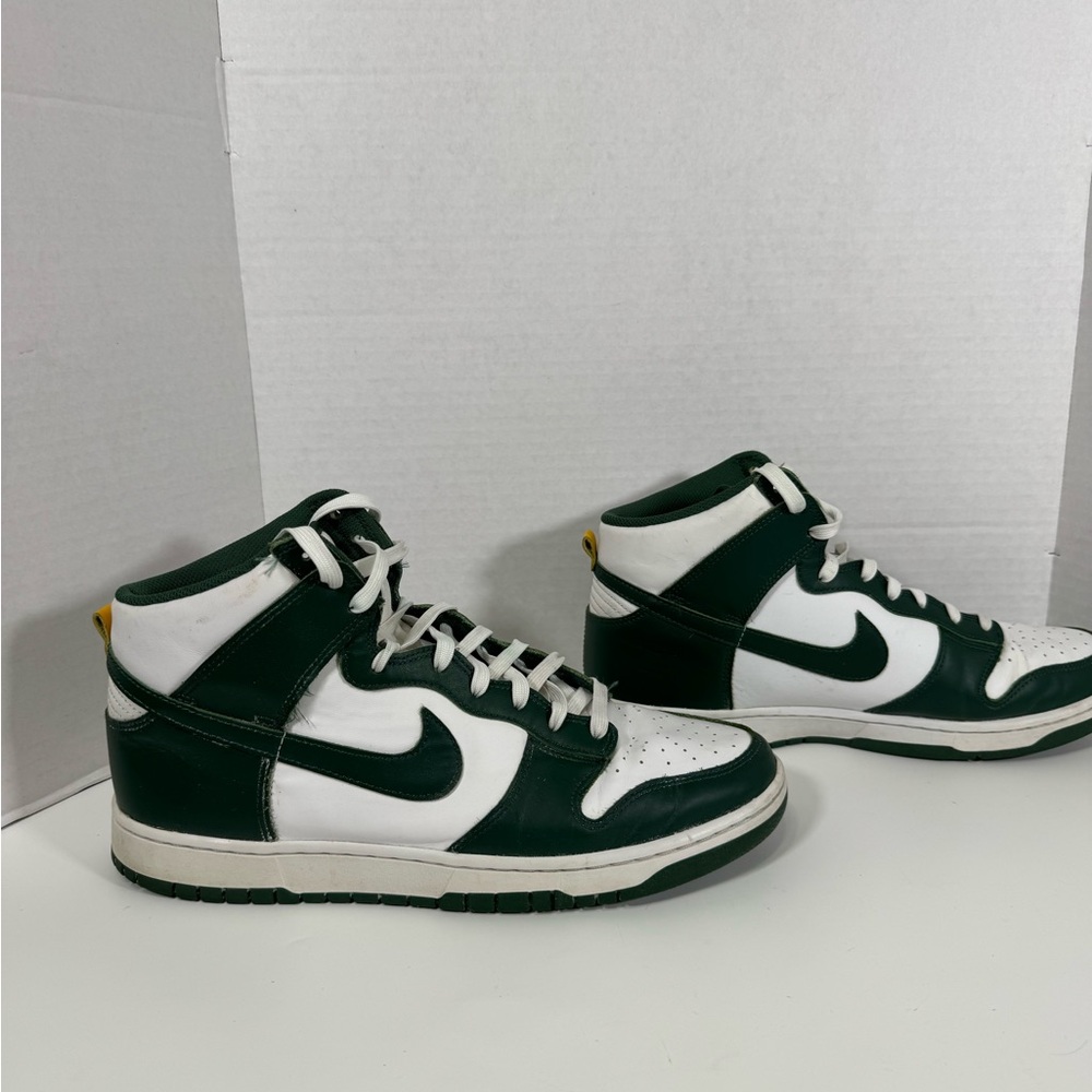 Men's Nike High Dunk Australia High-Top Sneakers in White and Dark Green